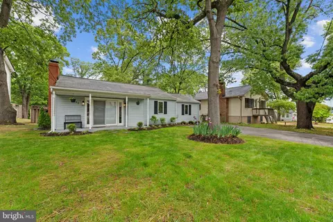 243 Mallard Dr, Pasadena, MD 21122