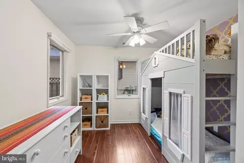 Bedroom - 243 Mallard Dr, Pasadena, MD 21122 photo 5 of 6