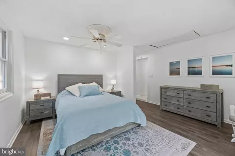 Bedroom - 243 Mallard Dr, Pasadena, MD 21122 photo 2 of 6