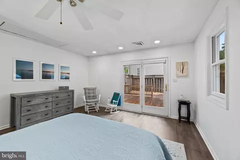 Bedroom - 243 Mallard Dr, Pasadena, MD 21122 photo 4 of 6