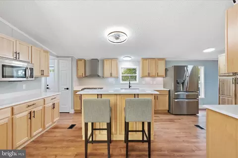 415 Dutch Dr, Lothian, MD 20711
