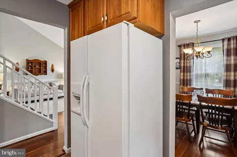 Entry Way - 726 Hillcrest Dr, Annapolis, MD 21409 photo 2 of 5