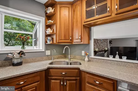 Kitchen - 726 Hillcrest Dr, Annapolis, MD 21409 photo 3 of 4
