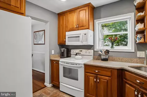 Kitchen - 726 Hillcrest Dr, Annapolis, MD 21409 photo 4 of 4