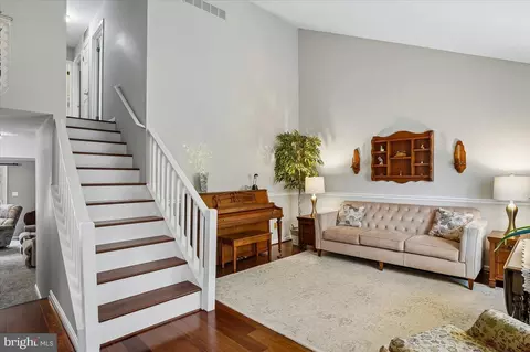 Entry Way - 726 Hillcrest Dr, Annapolis, MD 21409 photo 4 of 5