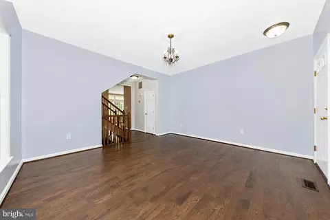 8232 Lyndhurst St, Laurel, MD 20724 photo 5