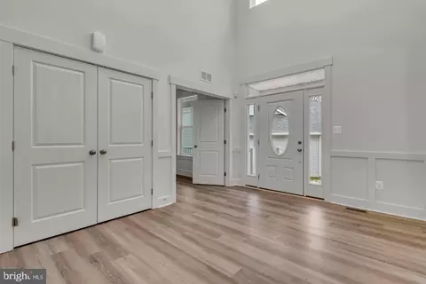 Entry Way - 6607 Lost Fox Ln, Hanover, MD 21076 photo 2 of 6