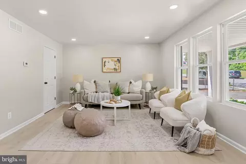 Living - 603 Chapelgate Dr, Odenton, MD 21113 photo 2 of 3