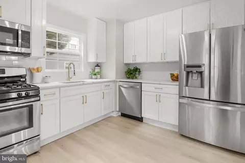 Kitchen - 603 Chapelgate Dr, Odenton, MD 21113 photo 2 of 3