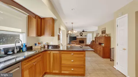 Entry Way - 1120 Charing Cross Dr, Crofton, MD 21114 photo 5 of 11
