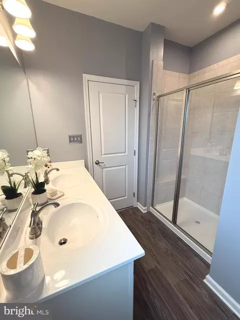 Bath - 3111 Potters Hill Rd, Hanover, MD 21076 photo 2 of 5