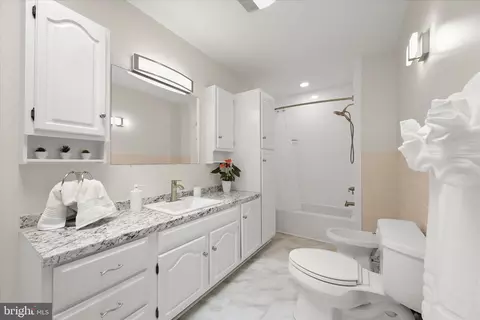 Entry Way - 7720 W Shore Rd, Pasadena, MD 21122 photo 3 of 3