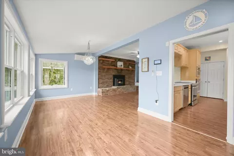 Living - 7720 W Shore Rd, Pasadena, MD 21122 photo 2 of 5