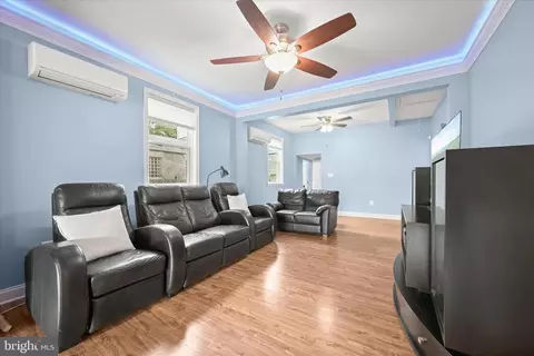 Entry Way - 7720 W Shore Rd, Pasadena, MD 21122 photo 2 of 3