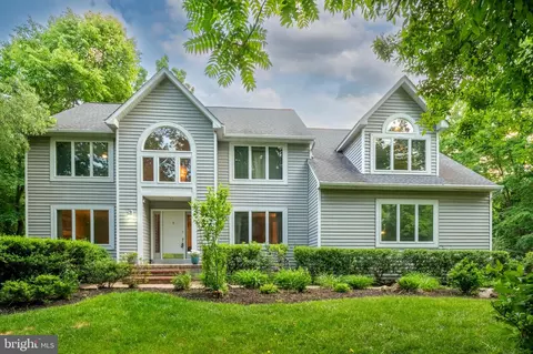 1499 Westcliff Dr, Pasadena, MD 21122