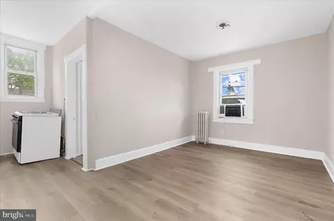Living - 17 2nd Ave, Baltimore, MD 21225 photo 5 of 6