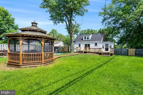 Exterior - 301 Beverley Pl, Edgewater, MD 21037 photo 4 of 9