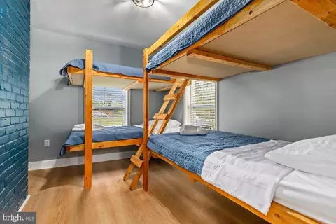 Bedroom - 301 Beverley Pl, Edgewater, MD 21037 photo 2 of 7