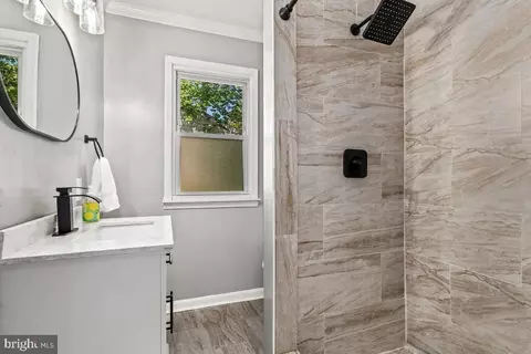 Bath - 301 Beverley Pl, Edgewater, MD 21037 photo 1 of 2
