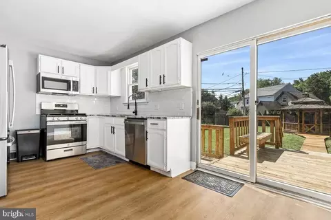 Entry Way - 301 Beverley Pl, Edgewater, MD 21037 photo 1 of 8