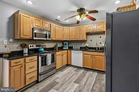 Kitchen - 1408 Harwick Ct, Crofton, MD 21114 photo 2 of 3