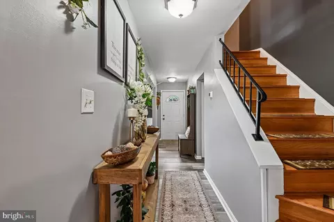 Entry Way - 1408 Harwick Ct, Crofton, MD 21114 photo 5 of 7