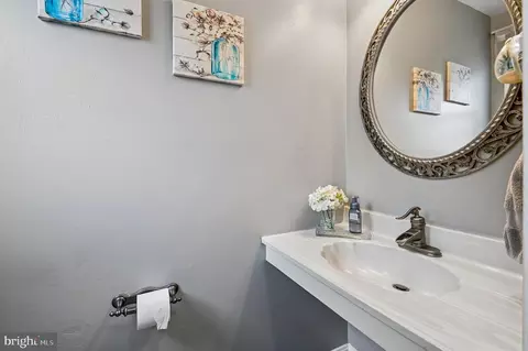 Bath - 1408 Harwick Ct, Crofton, MD 21114 photo 1 of 3