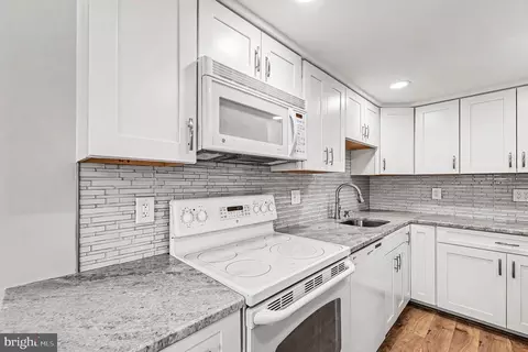 Kitchen - 1912 Tupello Pl, Crofton, MD 21114 photo 2 of 2