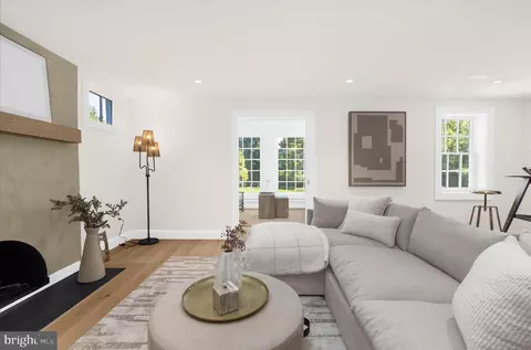 Living - 11 S Acton Pl, Annapolis, MD 21401 photo 8 of 11
