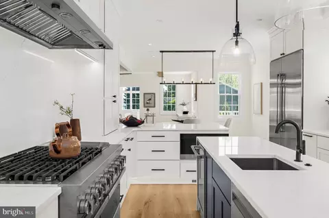 Kitchen - 11 S Acton Pl, Annapolis, MD 21401 photo 7 of 9