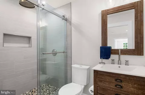 Bath - 11 S Acton Pl, Annapolis, MD 21401 photo 7 of 7
