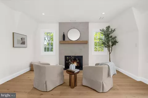 Living - 11 S Acton Pl, Annapolis, MD 21401 photo 5 of 11
