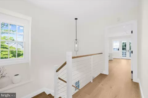 Entry Way - 11 S Acton Pl, Annapolis, MD 21401 photo 6 of 10
