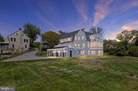 Exterior - 11 S Acton Pl, Annapolis, MD 21401 photo 1 of 25