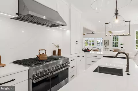 Kitchen - 11 S Acton Pl, Annapolis, MD 21401 photo 5 of 9