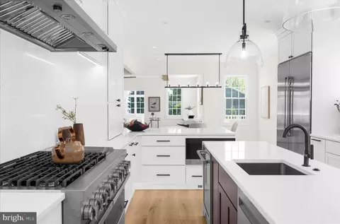 Kitchen - 11 S Acton Pl, Annapolis, MD 21401 photo 7 of 8