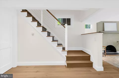 Entry Way - 11 S Acton Pl, Annapolis, MD 21401 photo 10 of 10