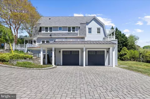 Exterior - 11 S Acton Pl, Annapolis, MD 21401 photo 2 of 25