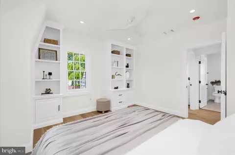 Bedroom - 11 S Acton Pl, Annapolis, MD 21401 photo 7 of 10