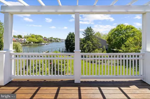 Exterior - 11 S Acton Pl, Annapolis, MD 21401 photo 7 of 25