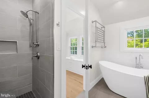 Bath - 11 S Acton Pl, Annapolis, MD 21401 photo 4 of 7