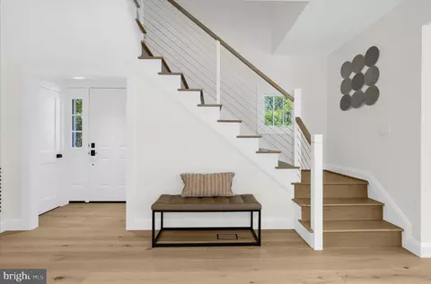 Entry Way - 11 S Acton Pl, Annapolis, MD 21401 photo 5 of 10