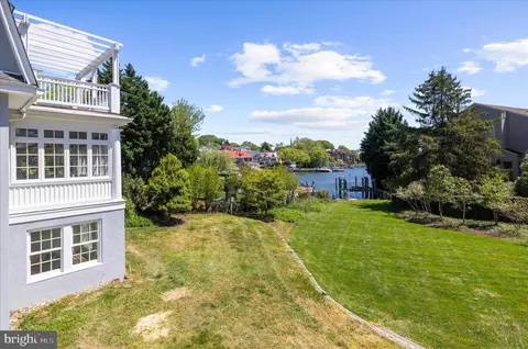 Exterior - 11 S Acton Pl, Annapolis, MD 21401 photo 15 of 25