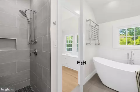 Bath - 11 S Acton Pl, Annapolis, MD 21401 photo 3 of 7