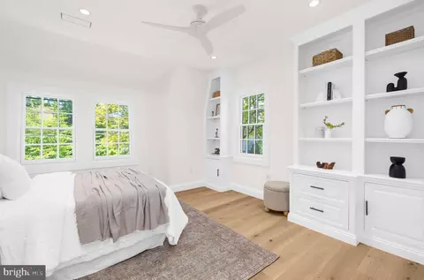 Bedroom - 11 S Acton Pl, Annapolis, MD 21401 photo 6 of 11