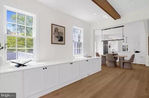 Entry Way - 11 S Acton Pl, Annapolis, MD 21401 photo 4 of 10