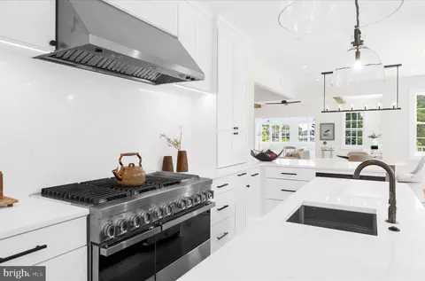 Kitchen - 11 S Acton Pl, Annapolis, MD 21401 photo 6 of 8