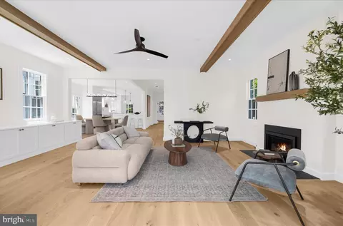 Living - 11 S Acton Pl, Annapolis, MD 21401 photo 3 of 11