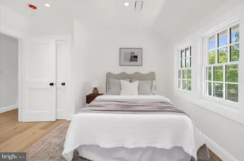 Bedroom - 11 S Acton Pl, Annapolis, MD 21401 photo 6 of 10