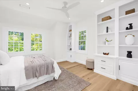 Bedroom - 11 S Acton Pl, Annapolis, MD 21401 photo 5 of 10